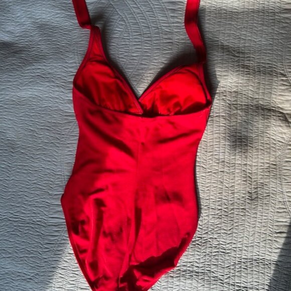 Robin Piccone vibrant red Swimsuit - Picture 2 of 3